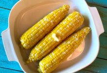 How to make corn on the cob in the microwave