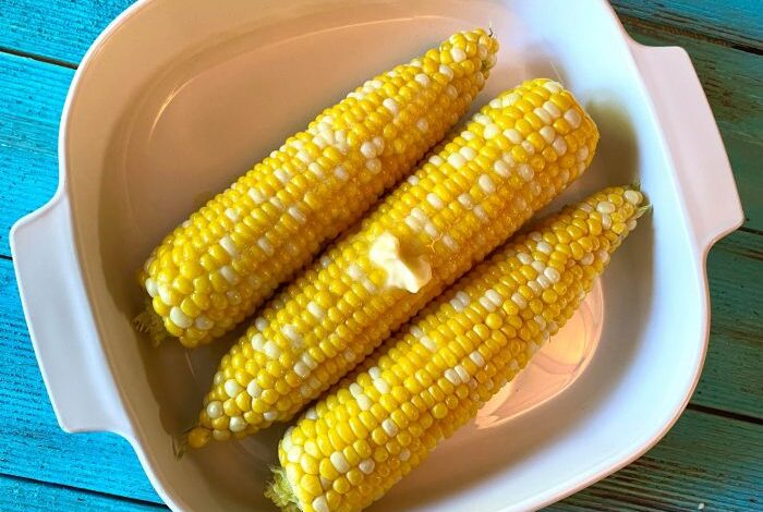 How to make corn on the cob in the microwave