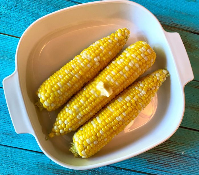 How to make corn on the cob in the microwave