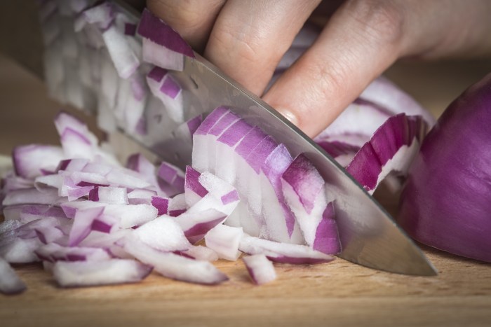 Best tip ever how to cut an onion without crying