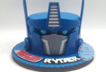 Optimus prime cake birthday cakes transformers transformer head boy cakecentral ideas party di fondant bumblebee visit choose board decoration