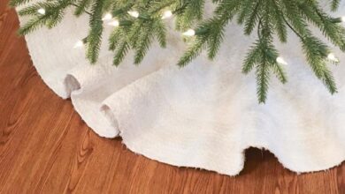 Bed sheet to tree chic make your own tree skirt for cheap