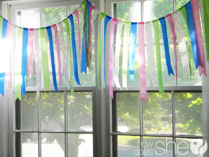 Crepe paper streamer banner