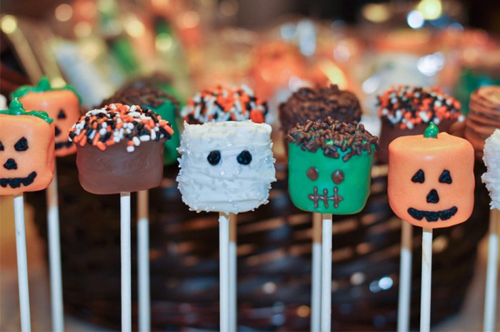 Scaring up monster mallows for your next halloween party