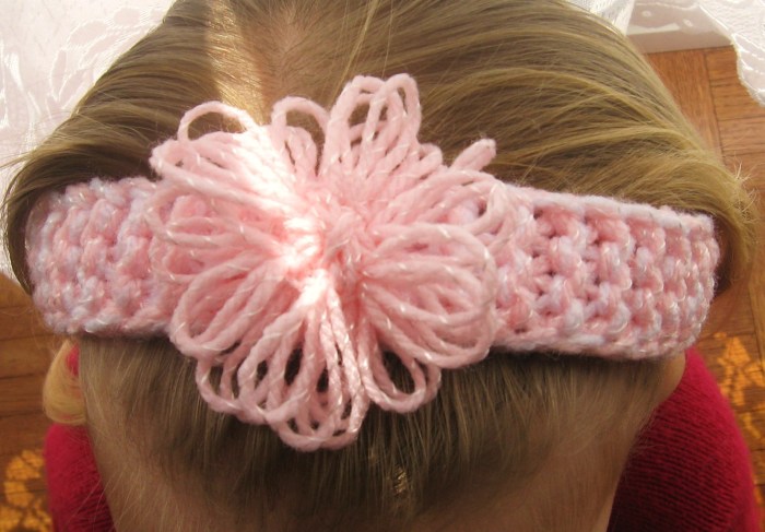 Knotted baby head tie with free pattern
