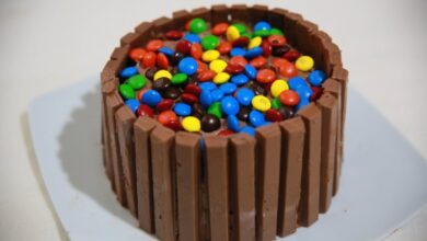 Christmas kitkat cake kids can make