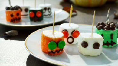 Scaring up monster mallows for your next halloween party