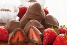 Easy chocolate dipped strawberries that are out of this world