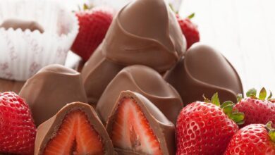 Easy chocolate dipped strawberries that are out of this world