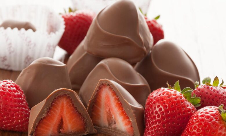 Easy chocolate dipped strawberries that are out of this world