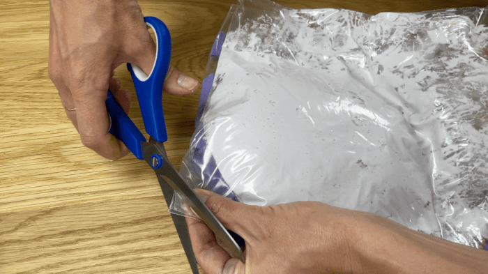 How to pipe frosting without buying tips