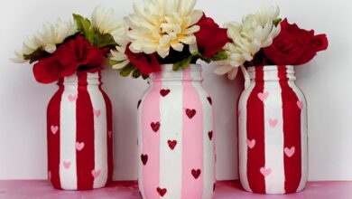 Easy cute mason jar vases for your valentine