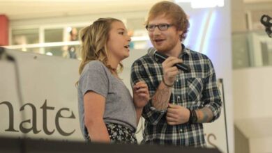 Ed sheeran surprises fan at the mall