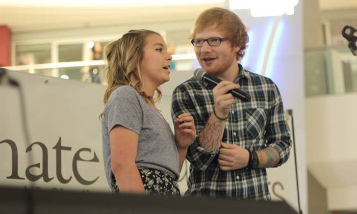 Ed sheeran surprises fan at the mall