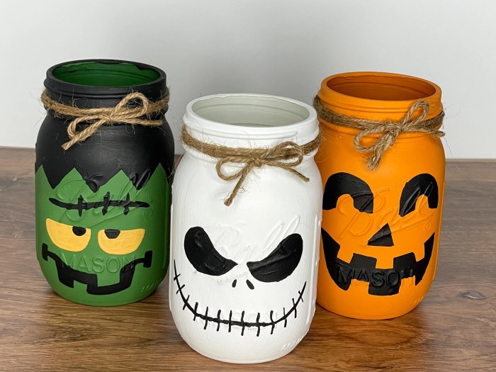 Chic halloween glowing jars