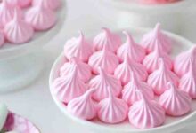 Valentine meringue kiss