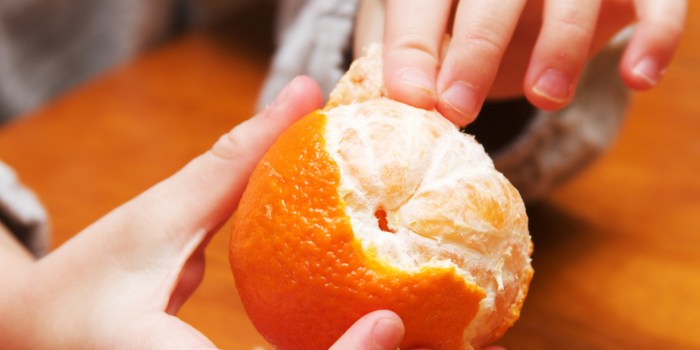 A mess free way to peel an orange