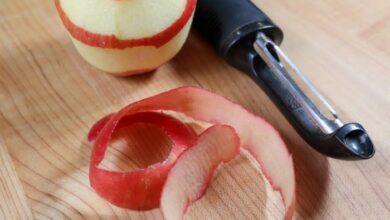 Power tool apple peeler