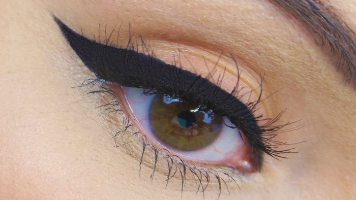 How to get the perfect winged eyeliner tutorial