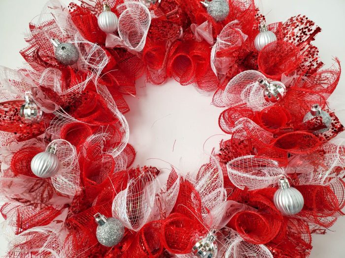 Diy christmas mesh wreath