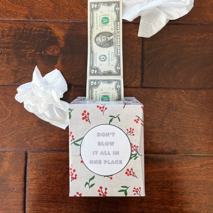 How to give christmas cash easy and clever way