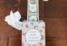 How to give christmas cash easy and clever way