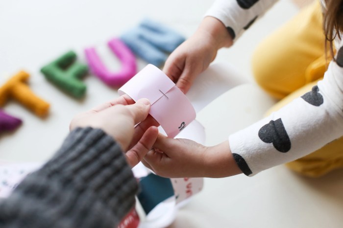 The easiest christmas countdown for kids using wrapping paper and leftover halloween candy